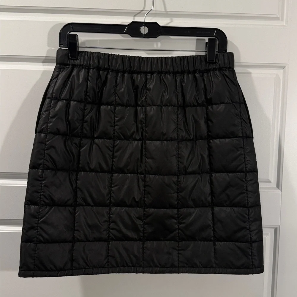 T-187. Tory Burch Quilted puffer Mini Skirt medium 6/8